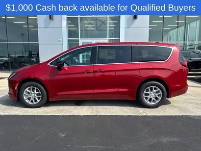 2027 Chrysler Pacifica Select photo 3
