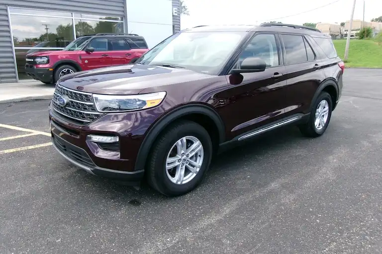 2023 Ford Explorer XLT 4WD's photo