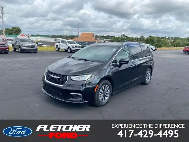 2021 Chrysler Pacifica Hybrid Touring L photo 1