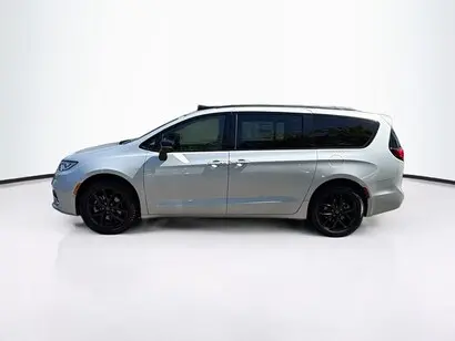 2026 Chrysler Pacifica Limited AWD photo 3