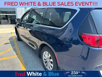 2018 Chrysler Pacifica Touring L photo 5