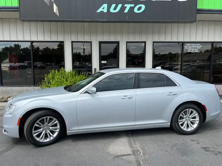2020 Chrysler 300 Touring L's photo