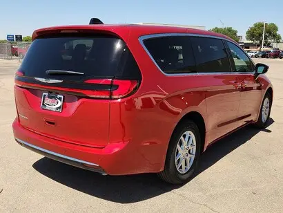 2026 Chrysler Pacifica Select photo 4