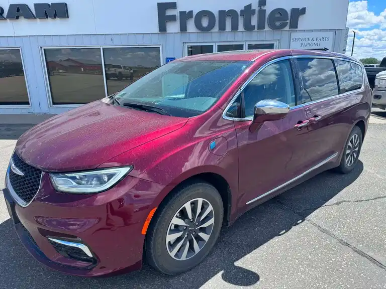 2022 Chrysler Pacifica Hybrid Limited Hybrid's photo