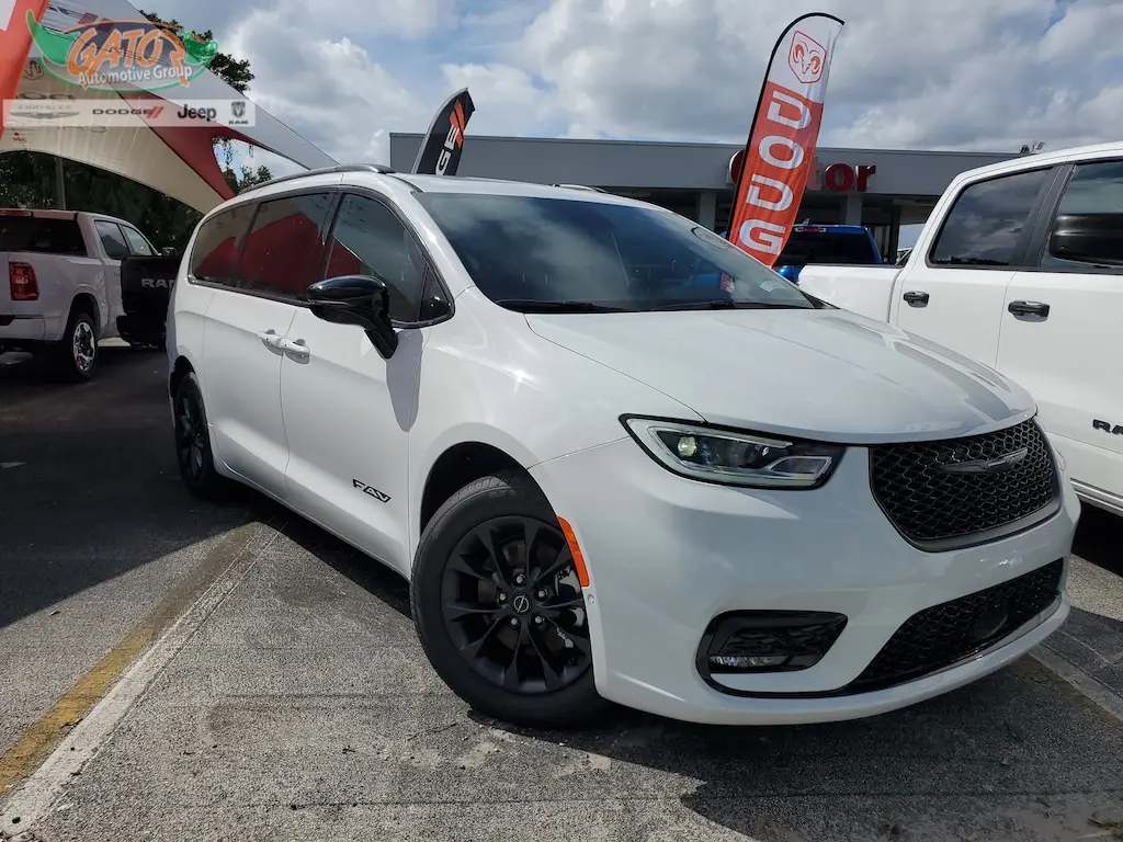 2025 Chrysler Pacifica Select photo 1