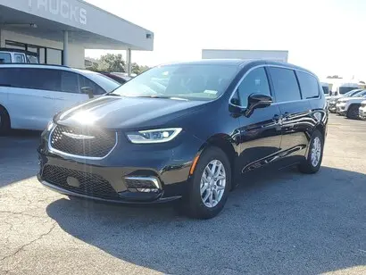 2026 Chrysler Pacifica Select photo 2