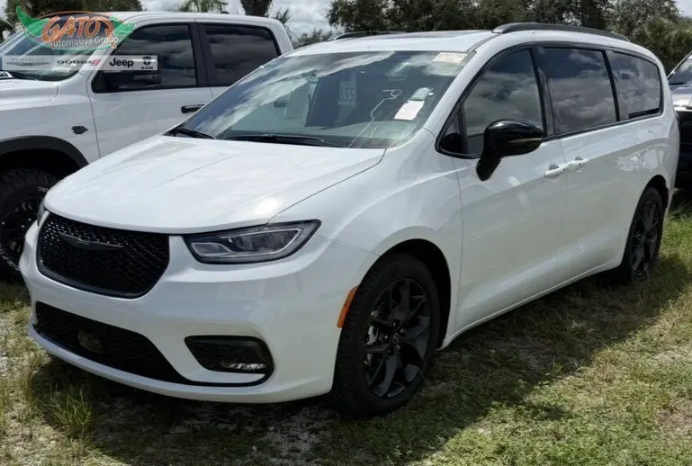 2025 Chrysler Pacifica Limited photo 1