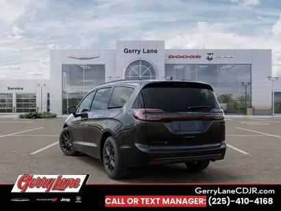 2026 Chrysler Pacifica Select photo 3