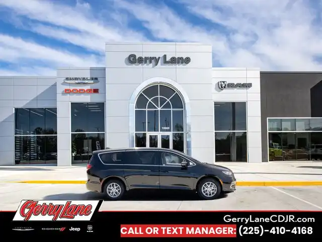 2024 Chrysler Pacifica Touring L's photo