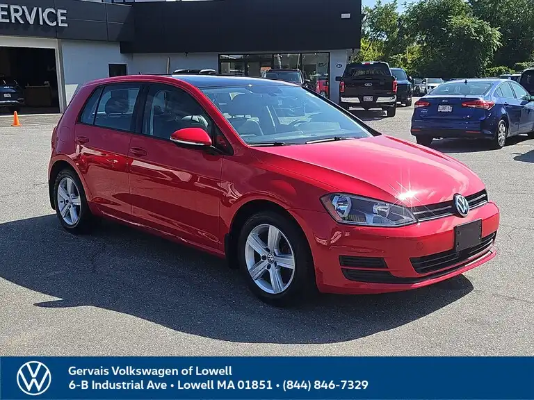 2017 Volkswagen Golf TSI Wolfsburg Edition 4-Door's photo