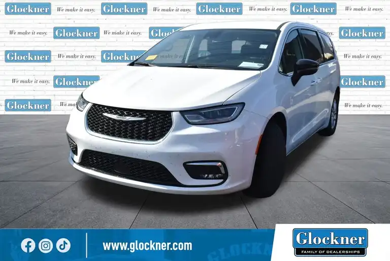 2024 Chrysler Pacifica Touring L's photo