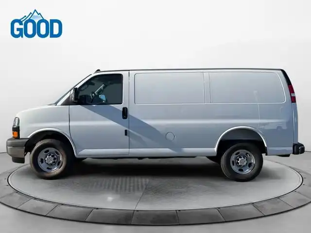 2025 Chevrolet Express 3500 Work Van HD's photo