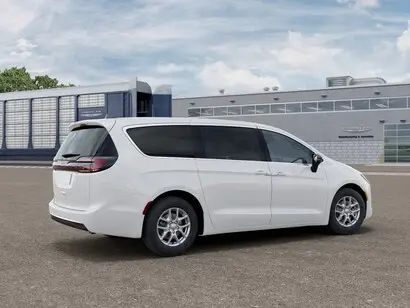 2027 Chrysler Pacifica Select photo 2