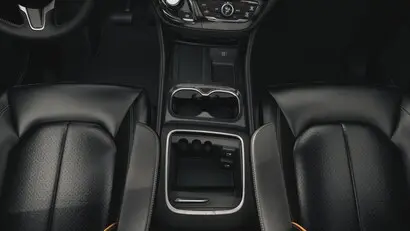 2027 Chrysler Pacifica Limited photo 4