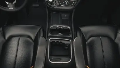 2027 Chrysler Pacifica Limited photo 4