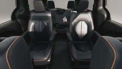 2027 Chrysler Pacifica Pinnacle AWD photo 4