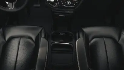 2027 Chrysler Pacifica Select AWD photo 4
