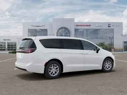 2027 Chrysler Pacifica Select photo 4