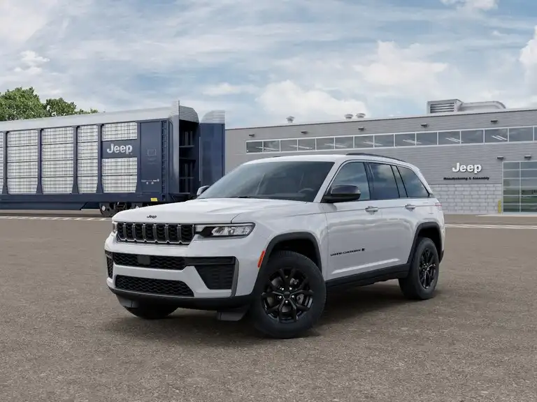 2026 Jeep Grand Cherokee Laredo Altitude's photo