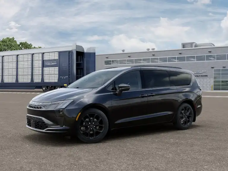 2027 Chrysler Pacifica Limited's photo