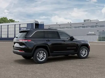 2026 Jeep Grand Cherokee Laredo photo 2