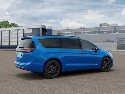 2027 Chrysler Pacifica Select photo 2