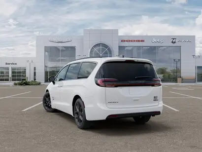 2027 Chrysler Pacifica Select AWD photo 3