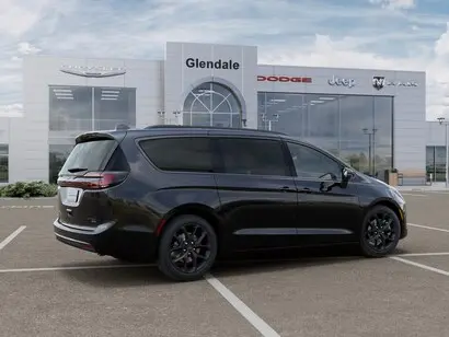 2027 Chrysler Pacifica Limited AWD photo 4
