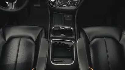 2027 Chrysler Pacifica Limited photo 4