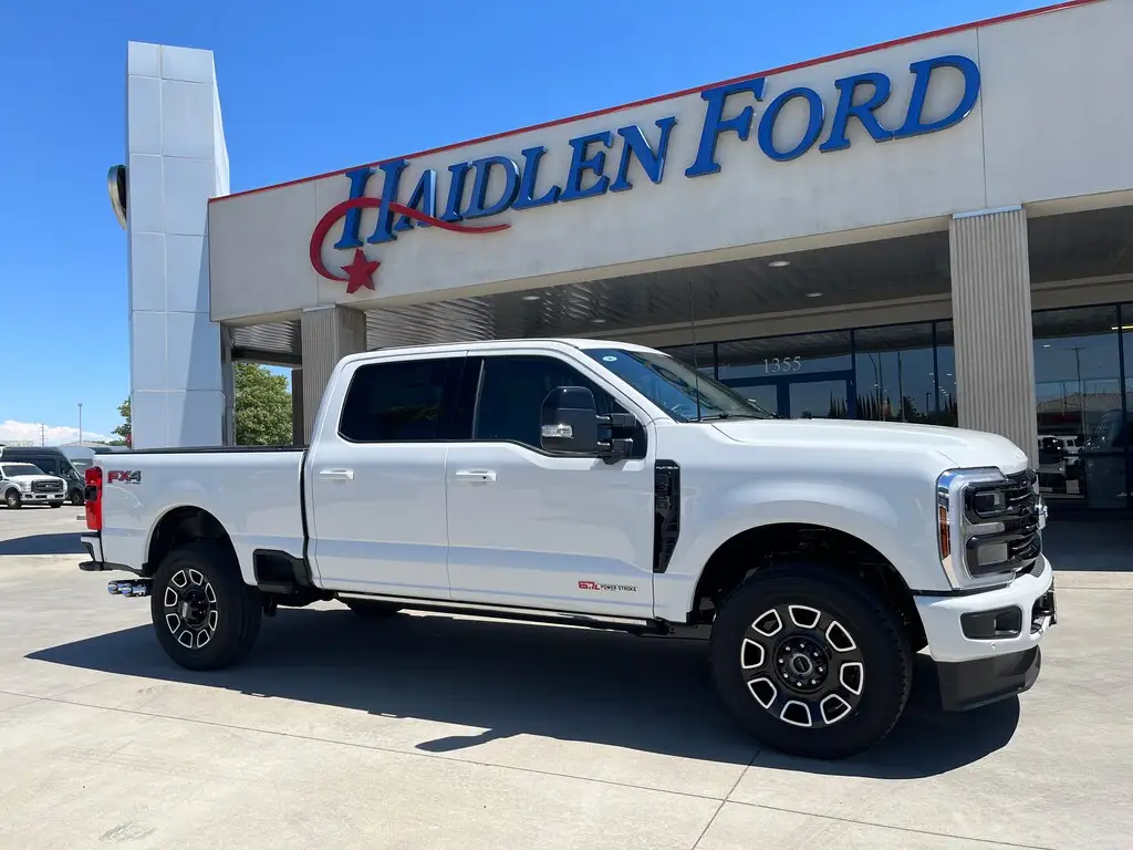2026 Ford F-350 Platinum 4WD Crew Cab SRW 6-3/4' Box photo 1