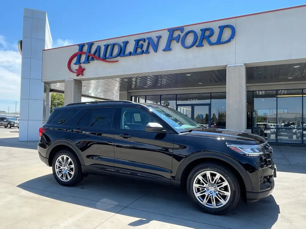 2026 Ford Explorer Active 4WD photo 1