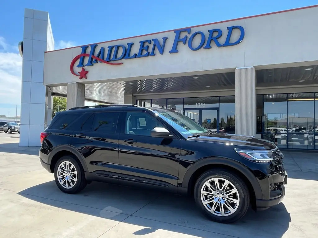 2026 Ford Explorer Active 4WD photo 1