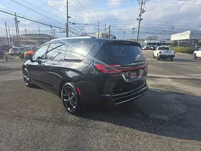 2026 Chrysler Pacifica Select photo 5