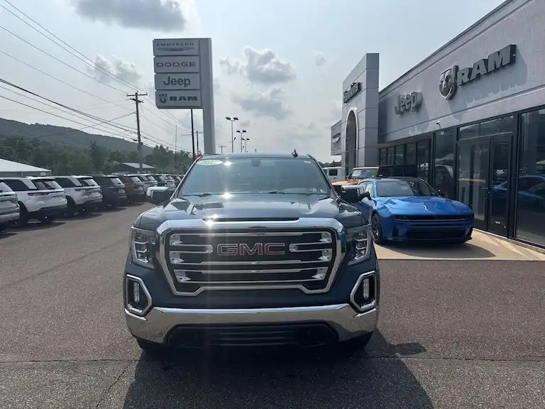 2019 GMC Sierra 4WD Crew Cab Short Box SLT's photo