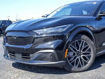 2025 Ford Mustang-Mach-e Premium photo 3
