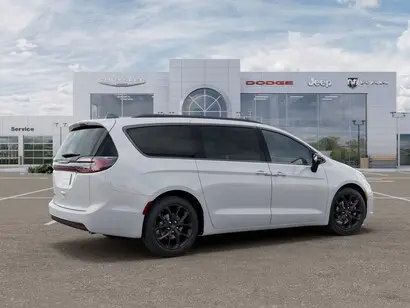 2026 Chrysler Pacifica Select photo 4