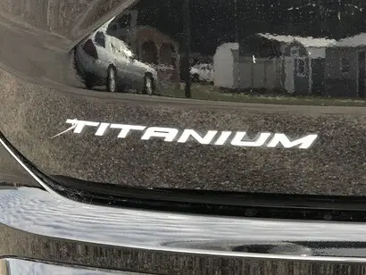 2024 Ford Edge Titanium AWD photo 5