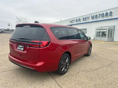 2026 Chrysler Pacifica Select photo 5