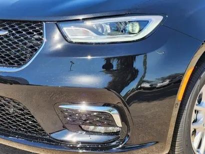 2026 Chrysler Pacifica Select photo 5