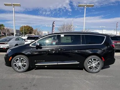 2026 Chrysler Pacifica Pinnacle photo 3
