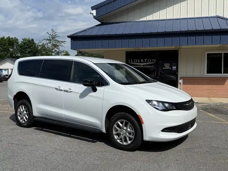2026 Chrysler Voyager LX's photo