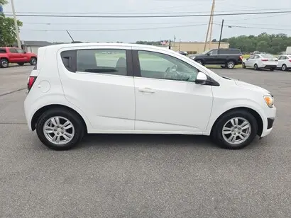 2016 Chevrolet Sonic 5dr LT Automatic photo 5