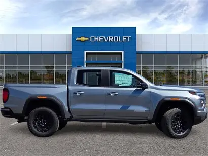 2026 GMC Canyon Elevation 2WD Crew Cab Short Box photo 2