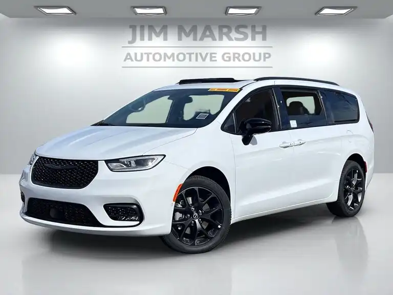 2026 Chrysler Pacifica Limited AWD's photo