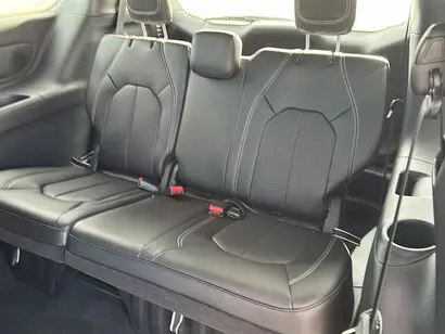 2027 Chrysler Pacifica Select photo 5