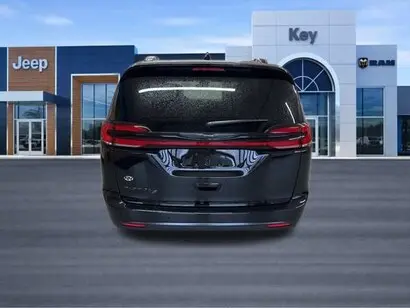2026 Chrysler Pacifica Select photo 5