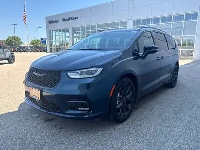 2025 Chrysler Pacifica Limited photo 3