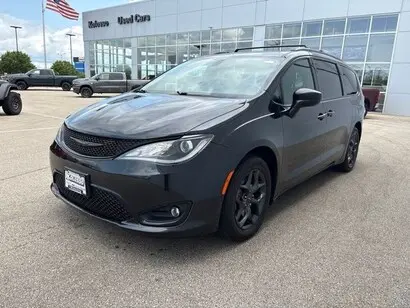 2018 Chrysler Pacifica Touring L Plus photo 3