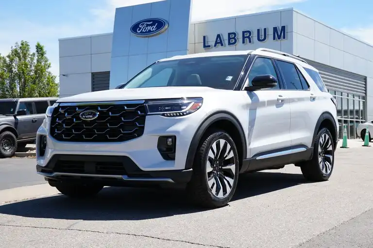 2026 Ford Explorer Platinum 4WD's photo