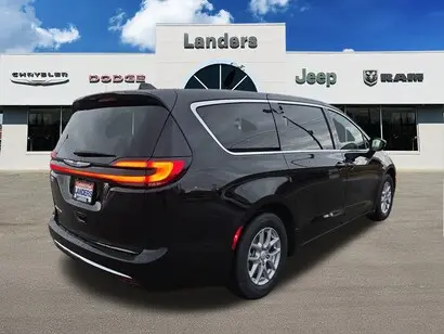2026 Chrysler Pacifica Select photo 3